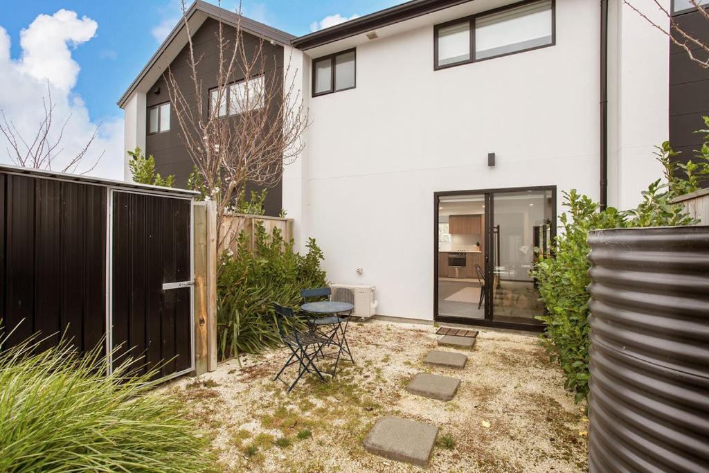 Light & Spacious 2Bdrm Townhouse Off Street Park Christchurch Exterior photo